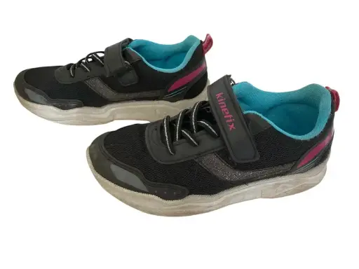 Baskets Kinetix pointure 33